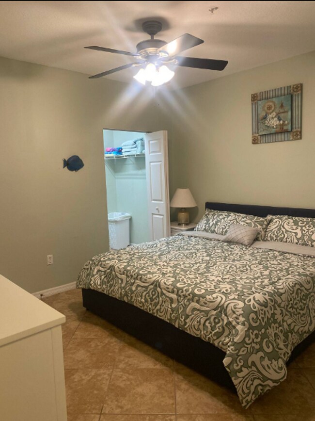 Building Photo - Stunning 1-Bedroom Condo in Seminole – Just 5 Minutes from the Beach!