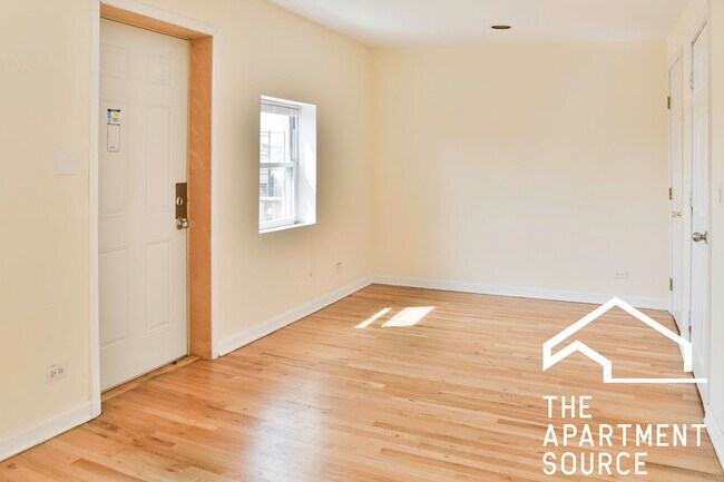 Building Photo - 2318 N Southport Ave