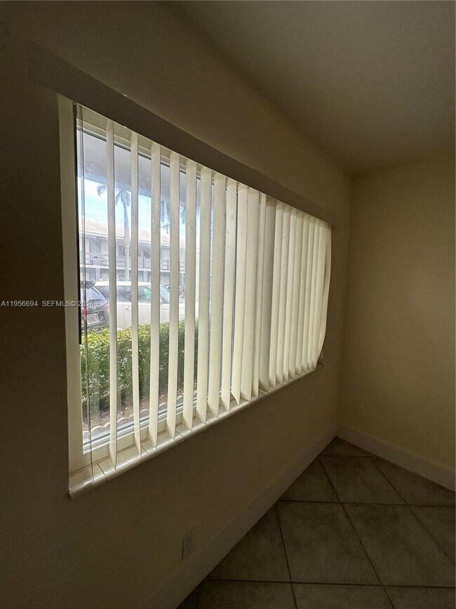 Building Photo - 2115 NE 37th Dr