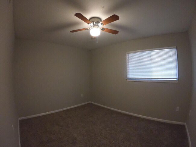 Building Photo - 3256 Suncrest Dr