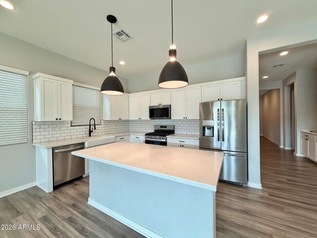 Building Photo - 10151 E Thunderbolt Ave