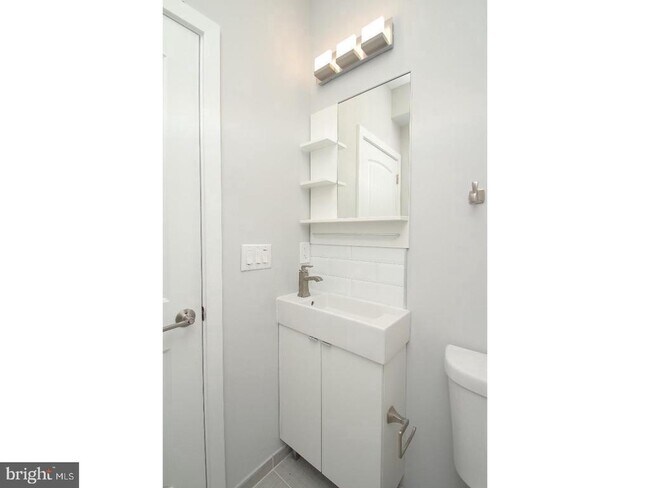 Building Photo - 2564 Frankford Ave