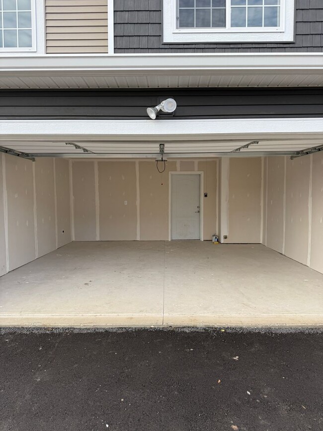 Building Photo - 65 Arthurian Way