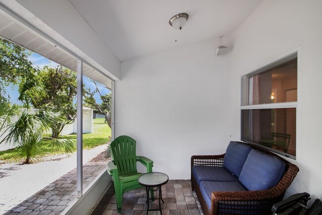 Building Photo - South Venice Annual Home For Rent
