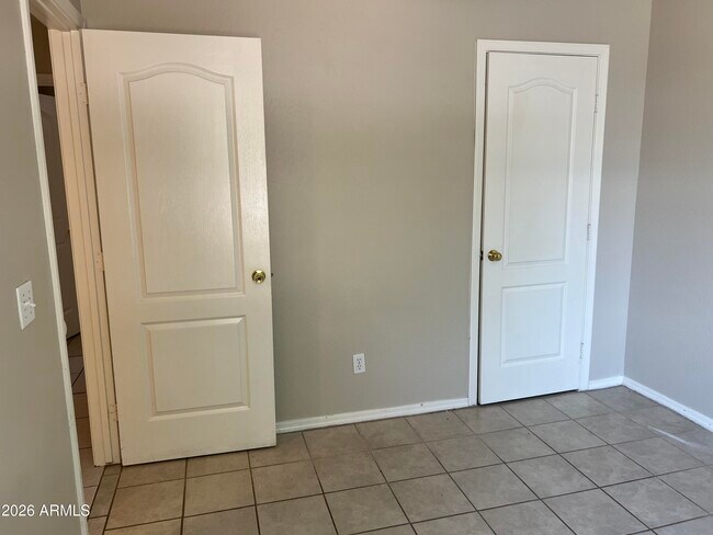 Building Photo - 4015 N Estrella Rd