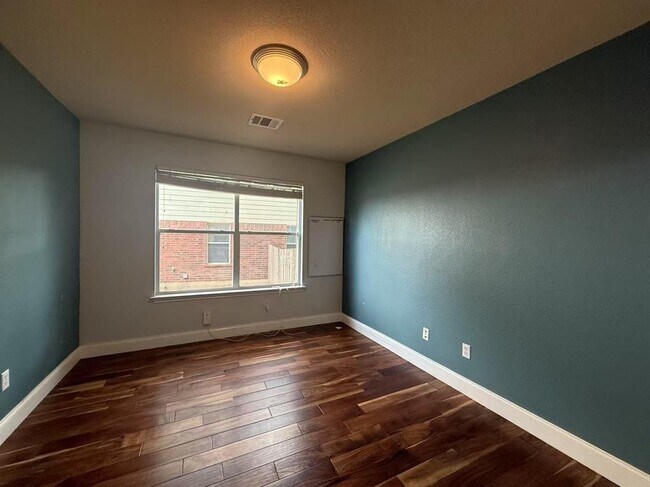 Building Photo - 10905 Dodge Cattle Dr