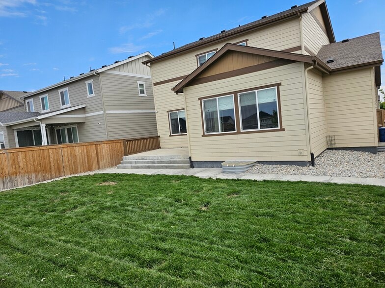 Building Photo - 10869 Wooden Pole Dr