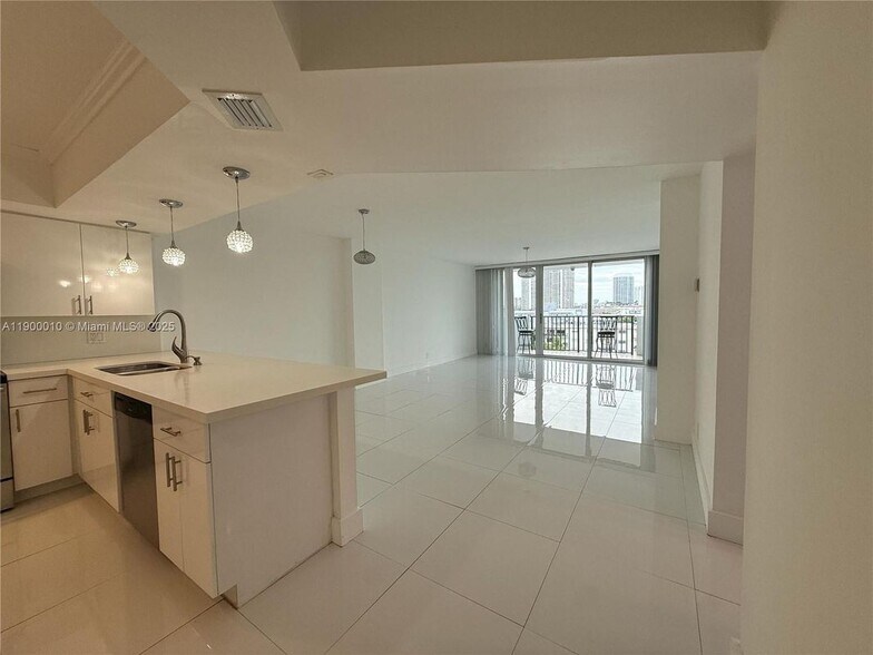 Primary Photo - 3703 NE 166th St