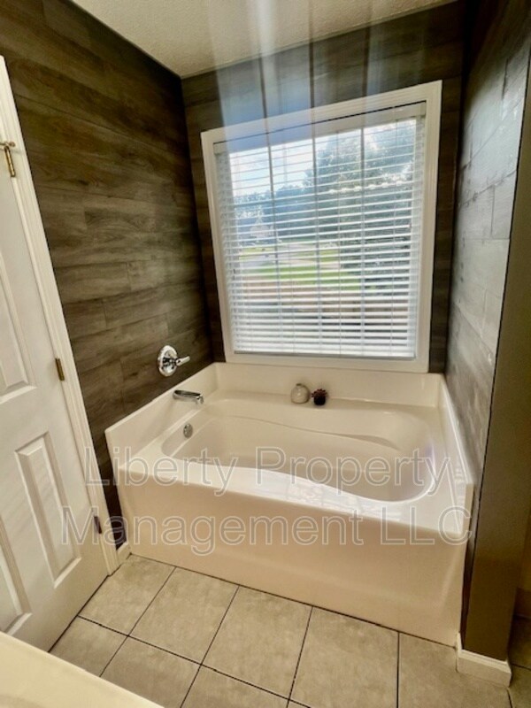 Building Photo - 391 Crystal Spring Dr