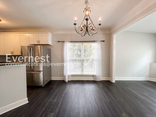 Building Photo - 2 Bed/2.5 Bath Townhome with Fenced Yard & Garage / Pet-Friendly / Available Now!
