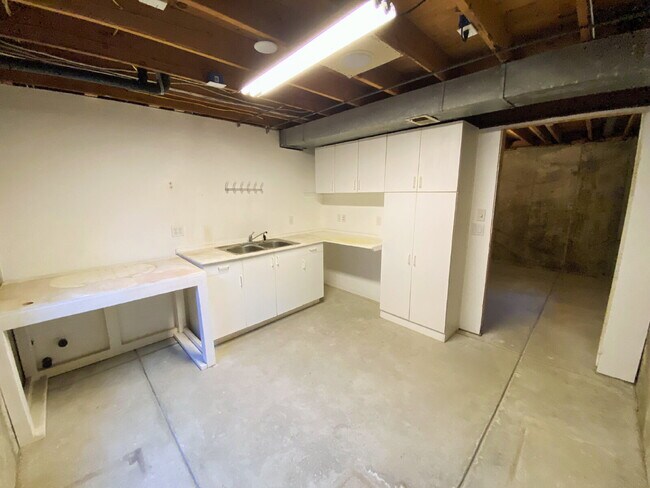 Building Photo - Wonderful 2 Bedroom and Loft on Large Lot and Backs to Open Space!