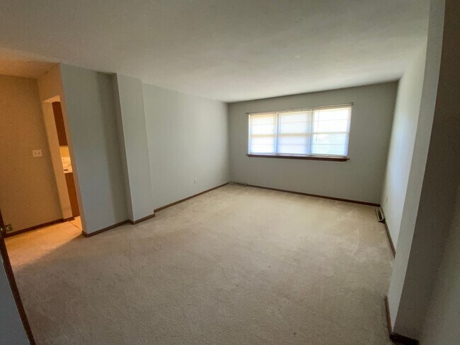 Building Photo - 4208-4210 Rollins Rd