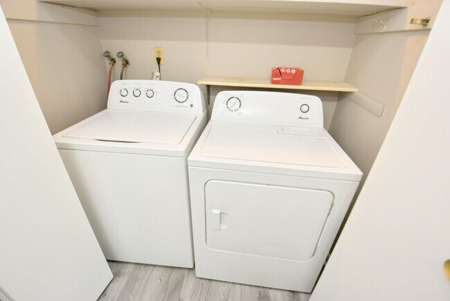 Building Photo - Updated 3 bedroom 1.5 bath home in South Bend IN