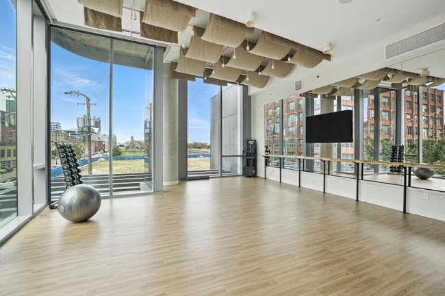 Building Photo - 1118 W Carroll Ave