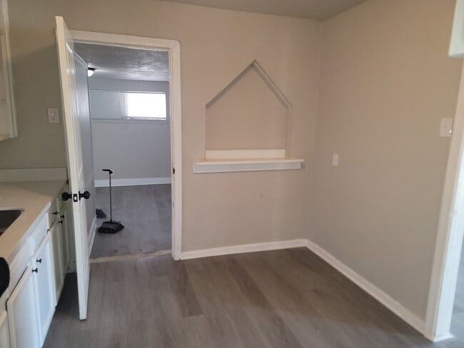 Building Photo - 5322 Pershing St