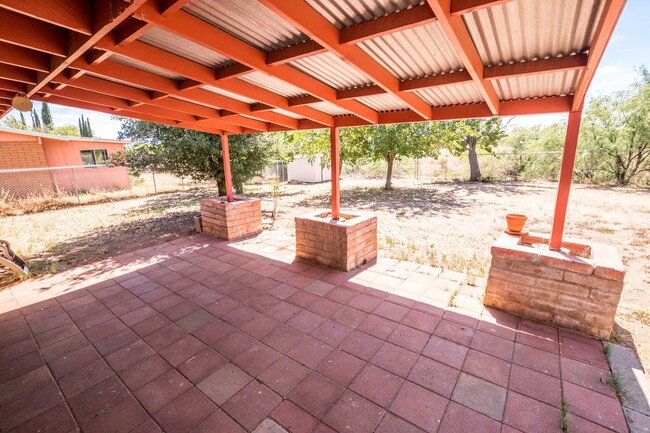Building Photo - Updated and Charming 3 Bedroom, 2 Bath Hom...