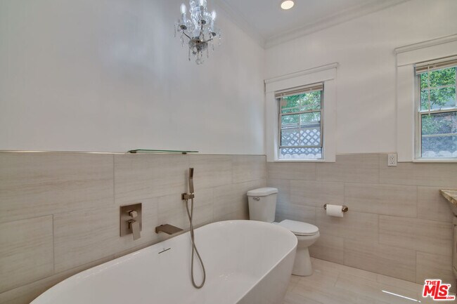 Building Photo - 641 N Martel Ave