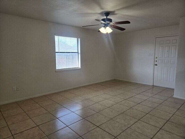 Building Photo - Affordable & Charming 2/1 Move in NOW!!!
