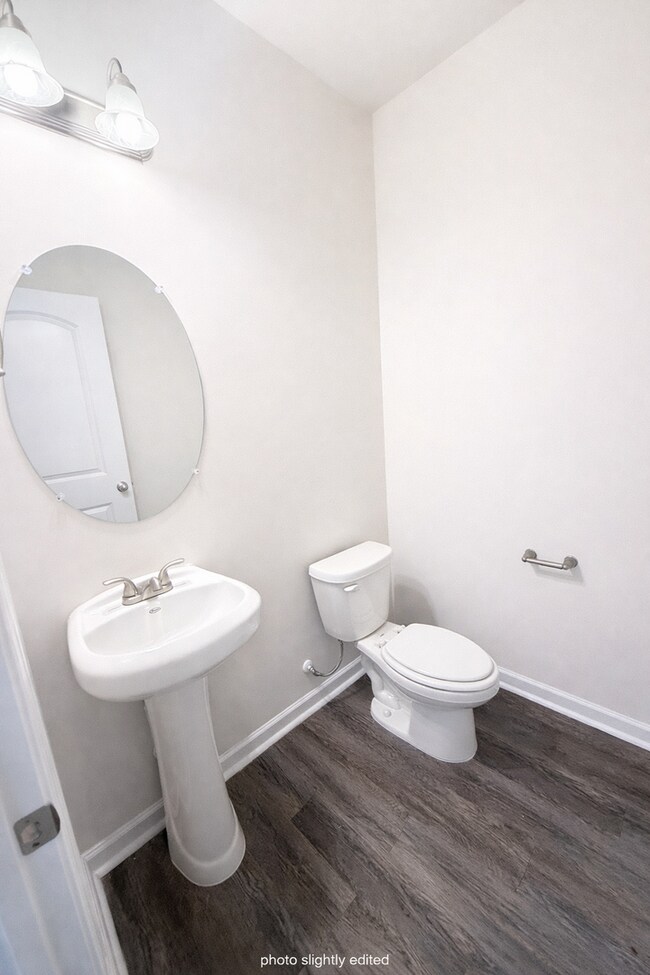 Building Photo - Three bedroom, 2.5 bath townhome in Whitsett