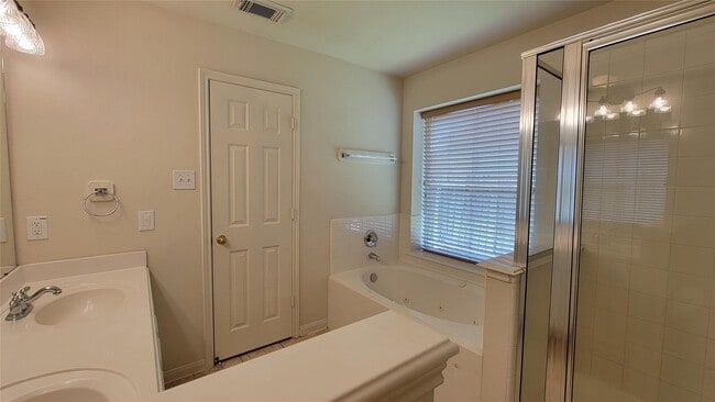 Building Photo - 4822 Bonny Loch Ln