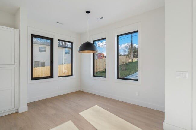 Building Photo - 7826 S Northshore Dr