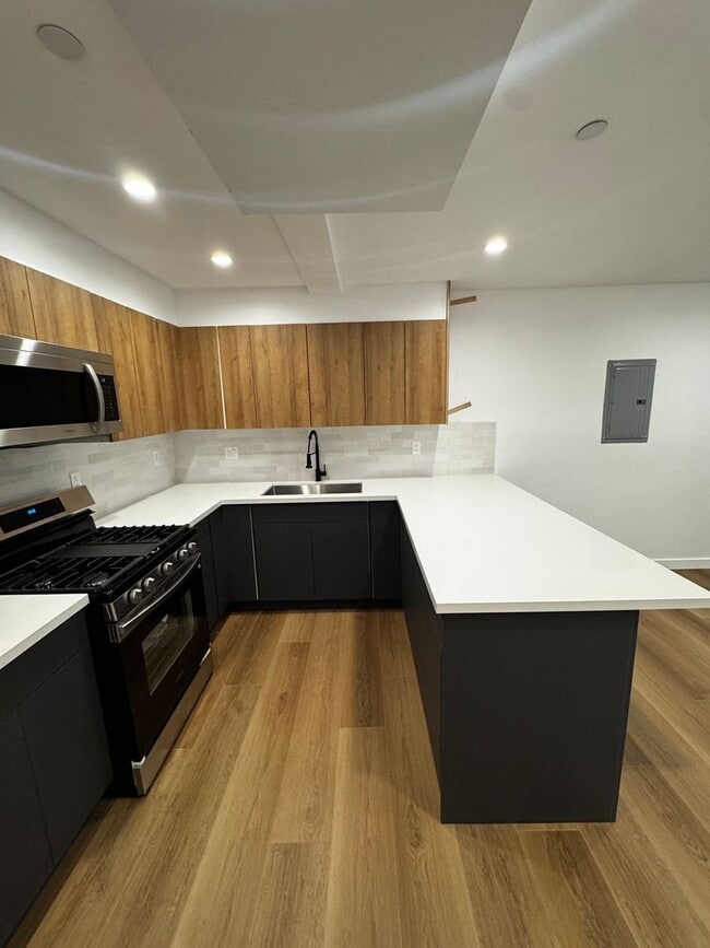 Building Photo - 5506 Barton Ave