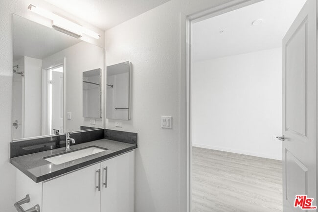 Building Photo - 3518 Chesapeake Ave