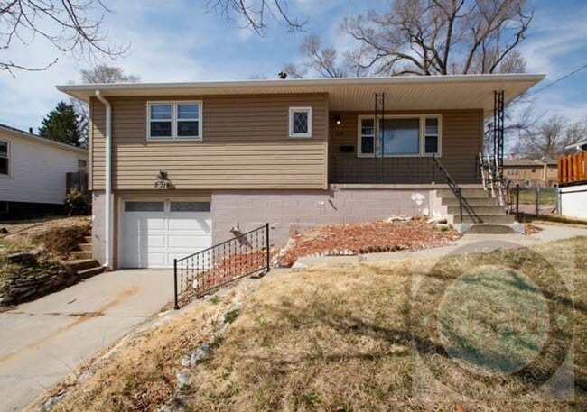 Building Photo - 3 Bed Home | 67th & Blondo