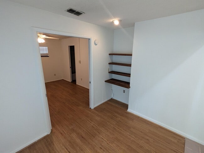 Building Photo - 2885 Par Ln