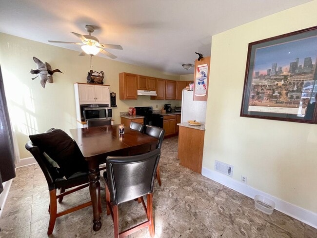 Building Photo - Rosewood