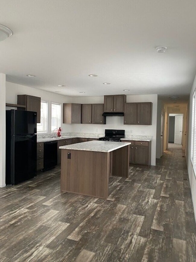 Building Photo - Lot 35
