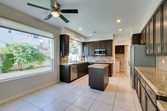 Building Photo - Immaculate 3 bedroom house with a Loft in ...
