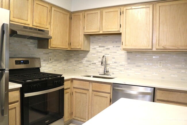 Building Photo - 732 Waterford Dr