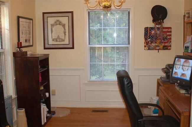 Building Photo - 3135 Mollifield Ln