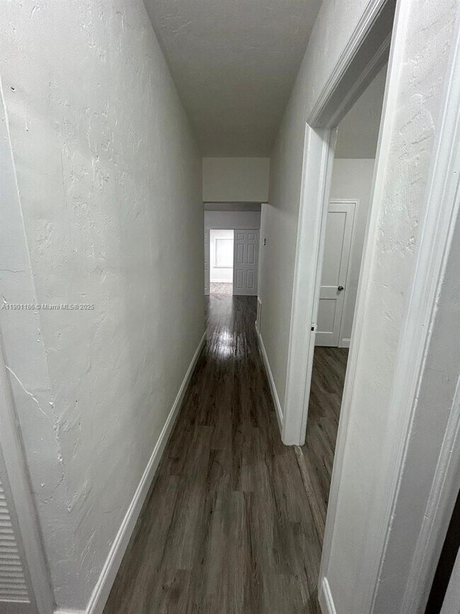 Building Photo - 14720 Monroe St