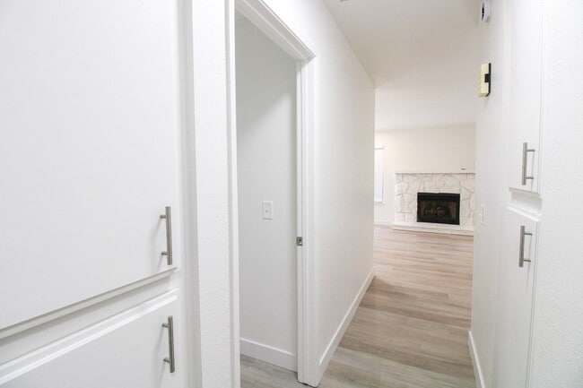 Building Photo - 2 Bed, 2 Bath Townhome in San Luis Obispo!