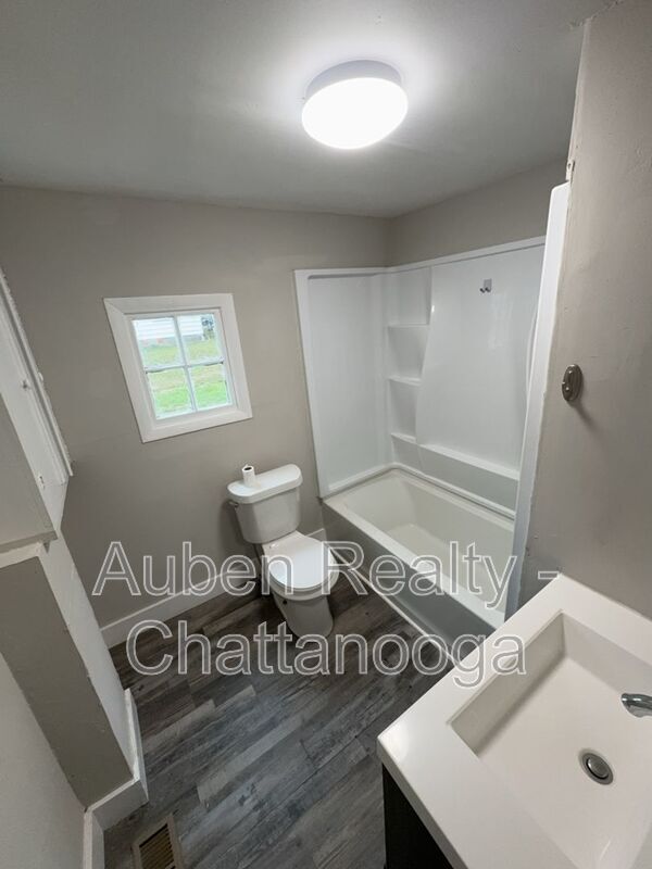 Building Photo - 52 Wilburger St