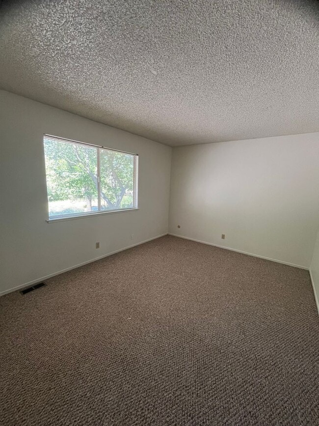 Building Photo - 1703 Donner Ave