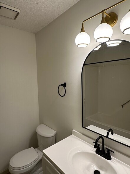 Bathroom - 410 NE 81st St