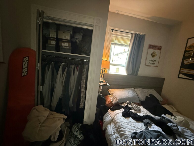 Building Photo - 108 Buttonwood St