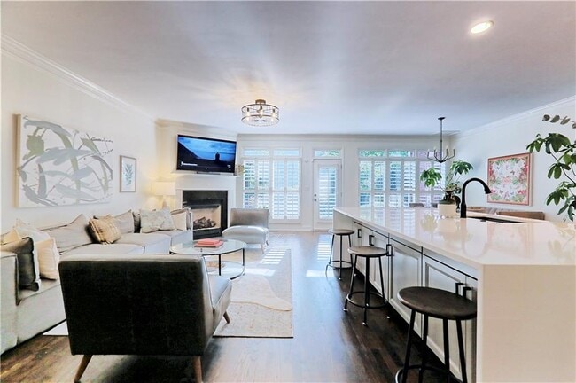 Building Photo - 5569 Julian Pl