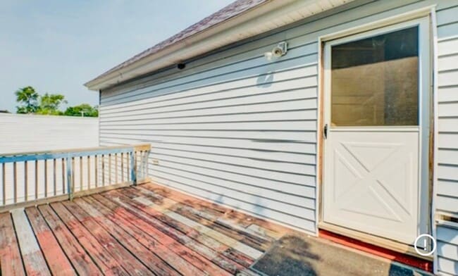 Building Photo - 205 W Fulton St