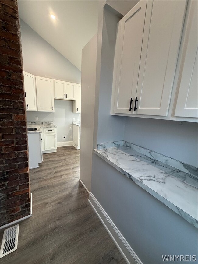 Building Photo - 18 Buffum St