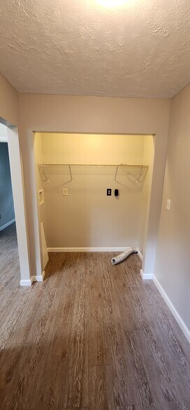 Building Photo - 103 Schmitt Ln