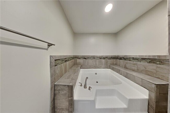 Building Photo - 4251 Vineyard Trail SW