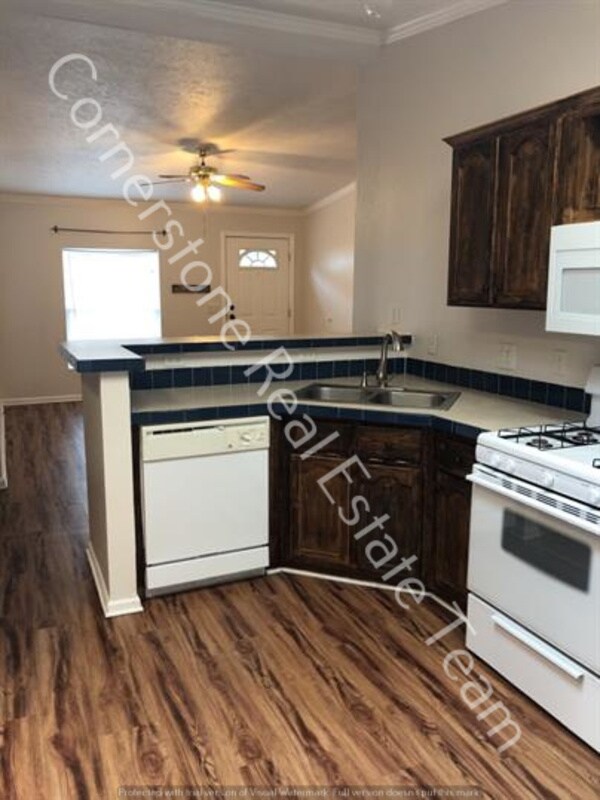 Building Photo - 1335 Market St