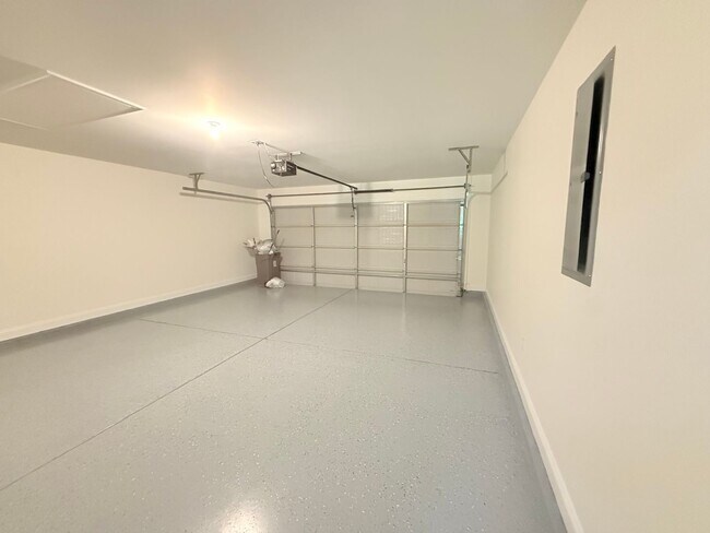 Building Photo - Stunning 3-Bedroom, 2-Bathroom Home in Mad...