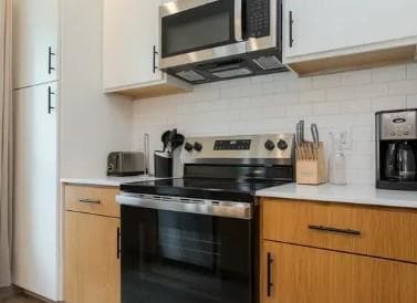 Building Photo - 4001 Roseland Ave