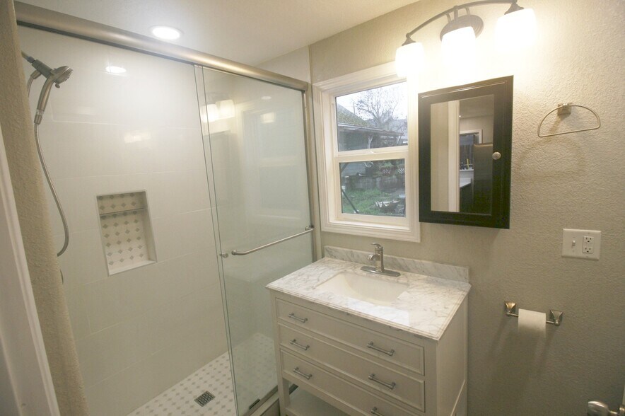 Building Photo - 1515 SE Mill St