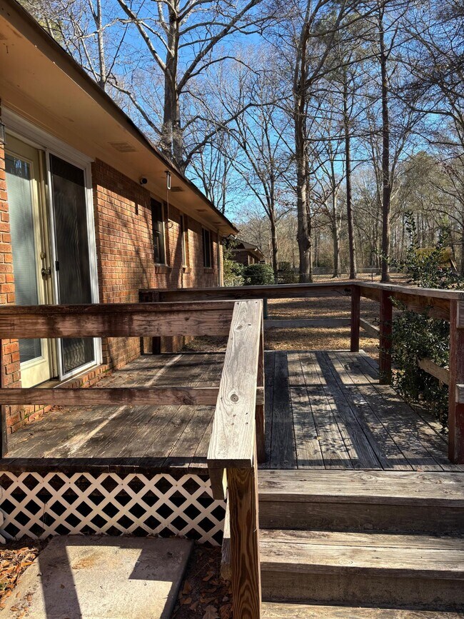 Building Photo - 1460 Crowndale Dr